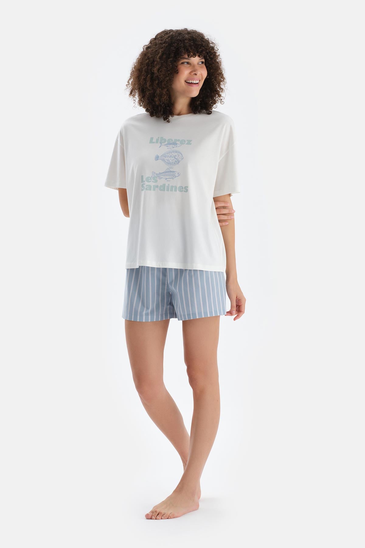 Kırık Beyaz Baskı Detaylı Kısa Kollu Tişört Şort Pijama Takımı