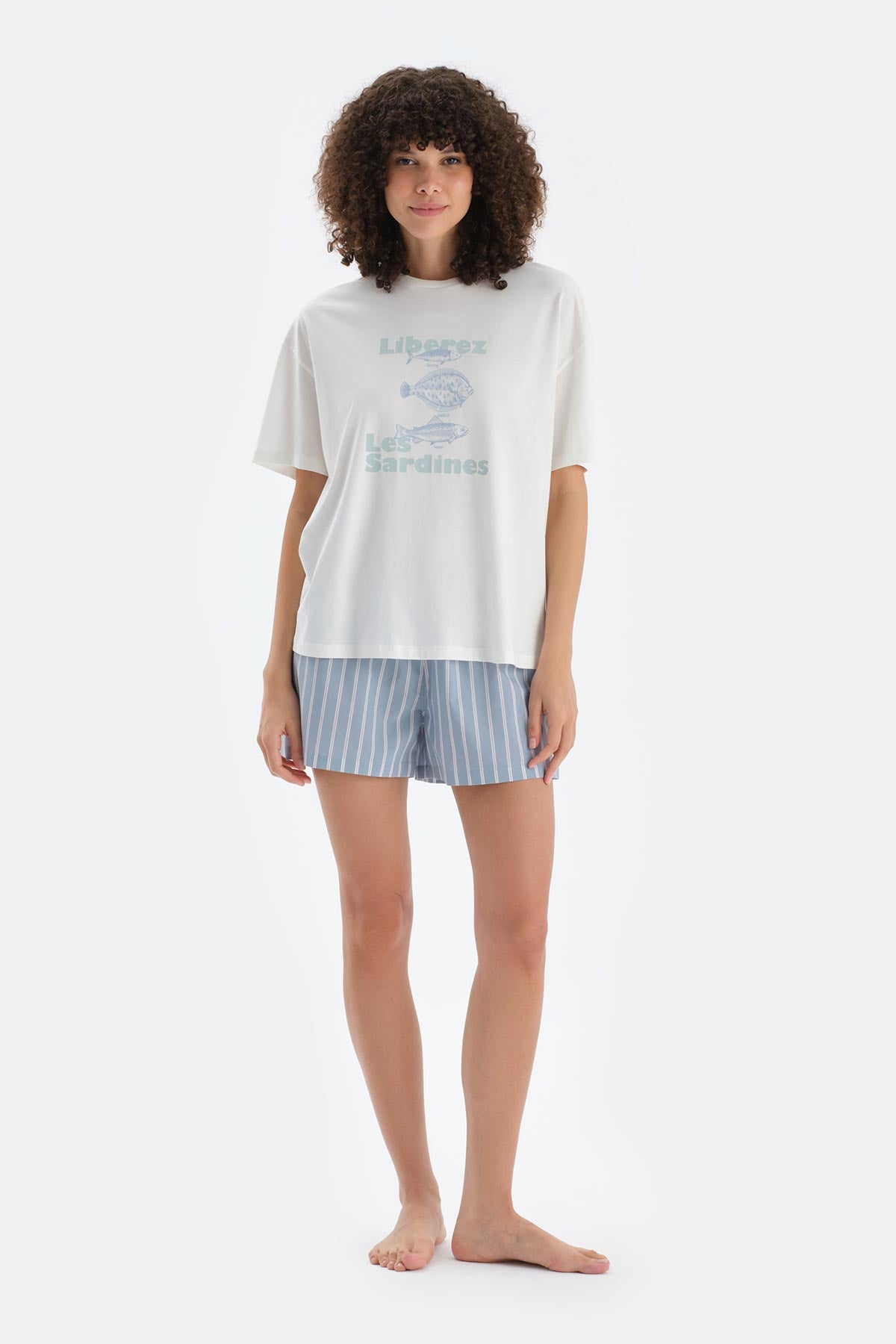 Kırık Beyaz Baskı Detaylı Kısa Kollu Tişört Şort Pijama Takımı