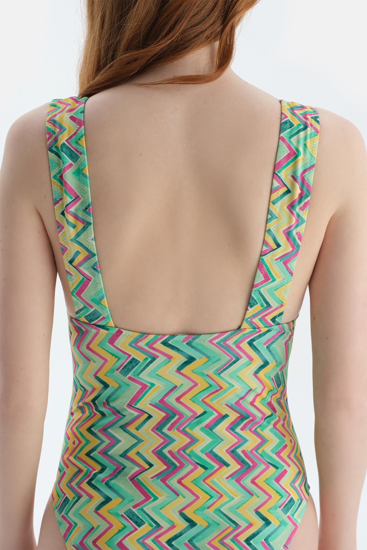 Multicolor Üçgen V Dekoleteli Mayo