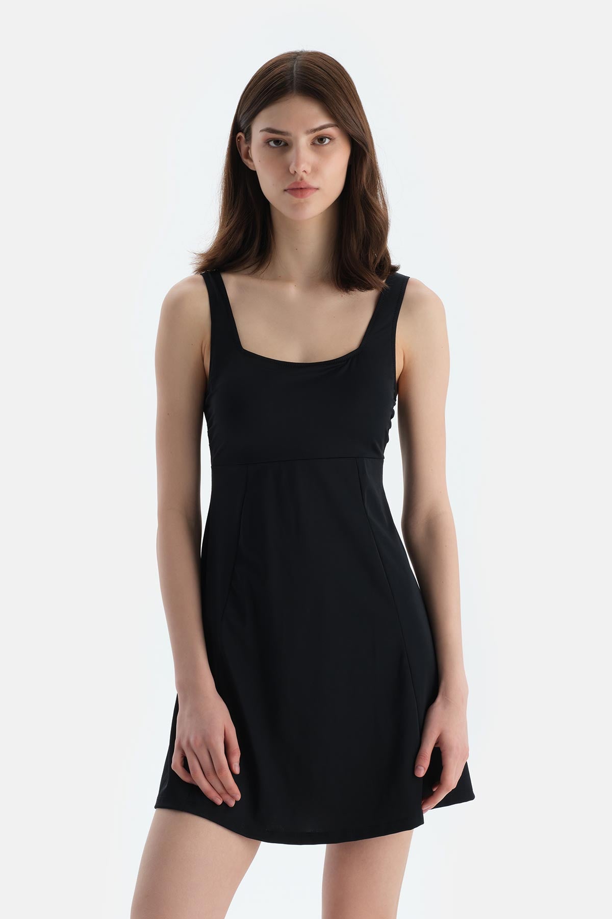 Siyah Kare Yaka Elbiseli Mayo