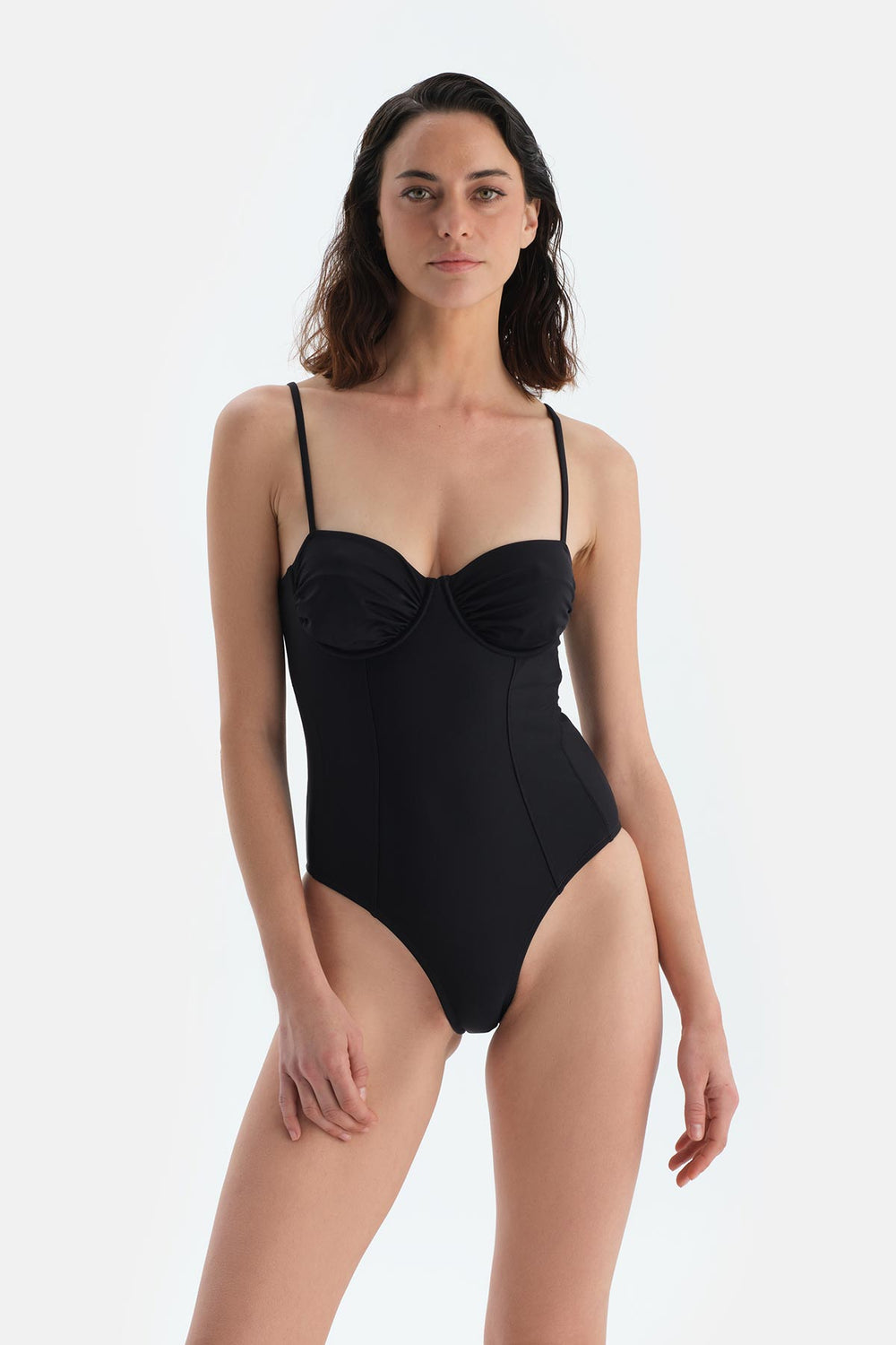 Siyah Askılı Göğüs Detaylı Mayo