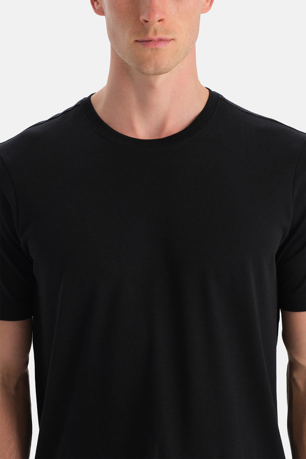 Siyah Bis Yaka Kısa Kollu Regular Tişört