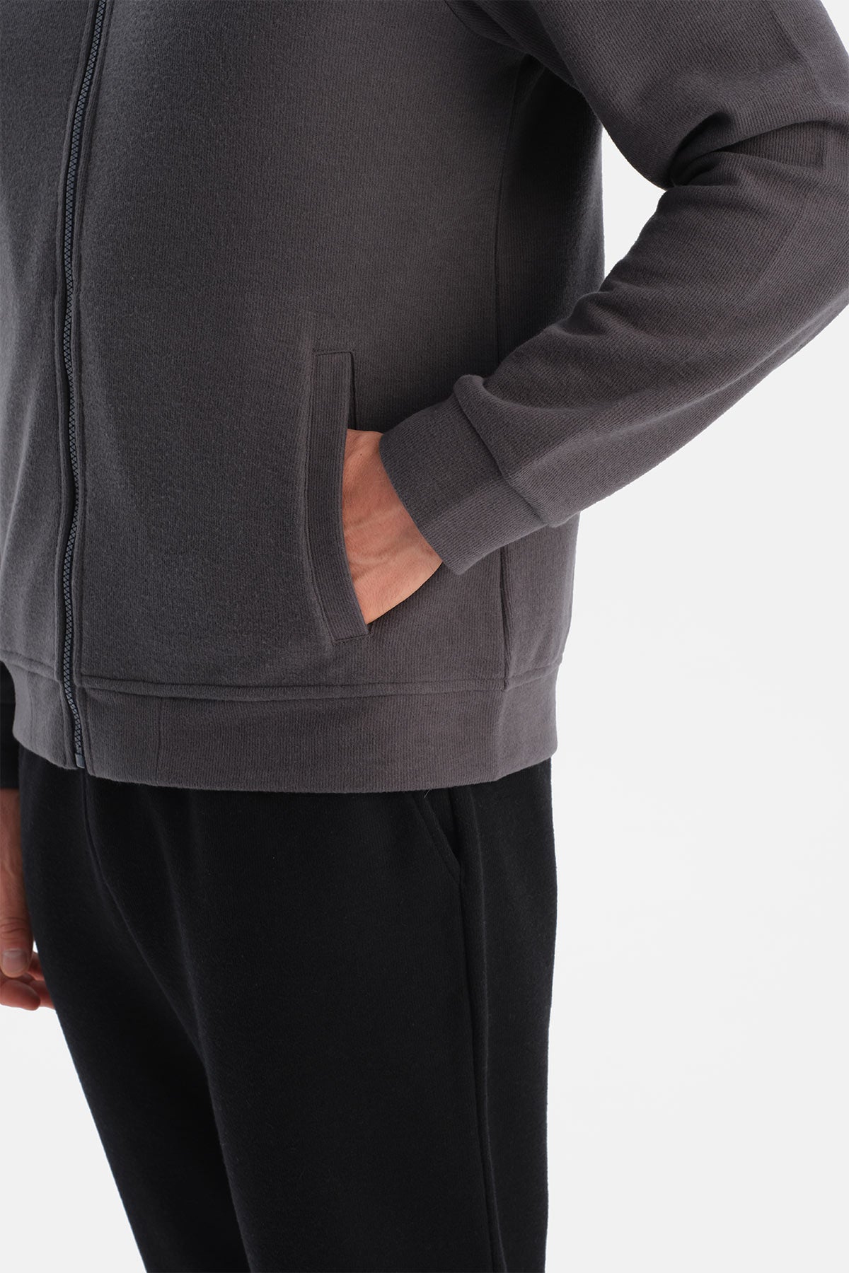 FERMUARLI CEPLİ SWEATSHIRT