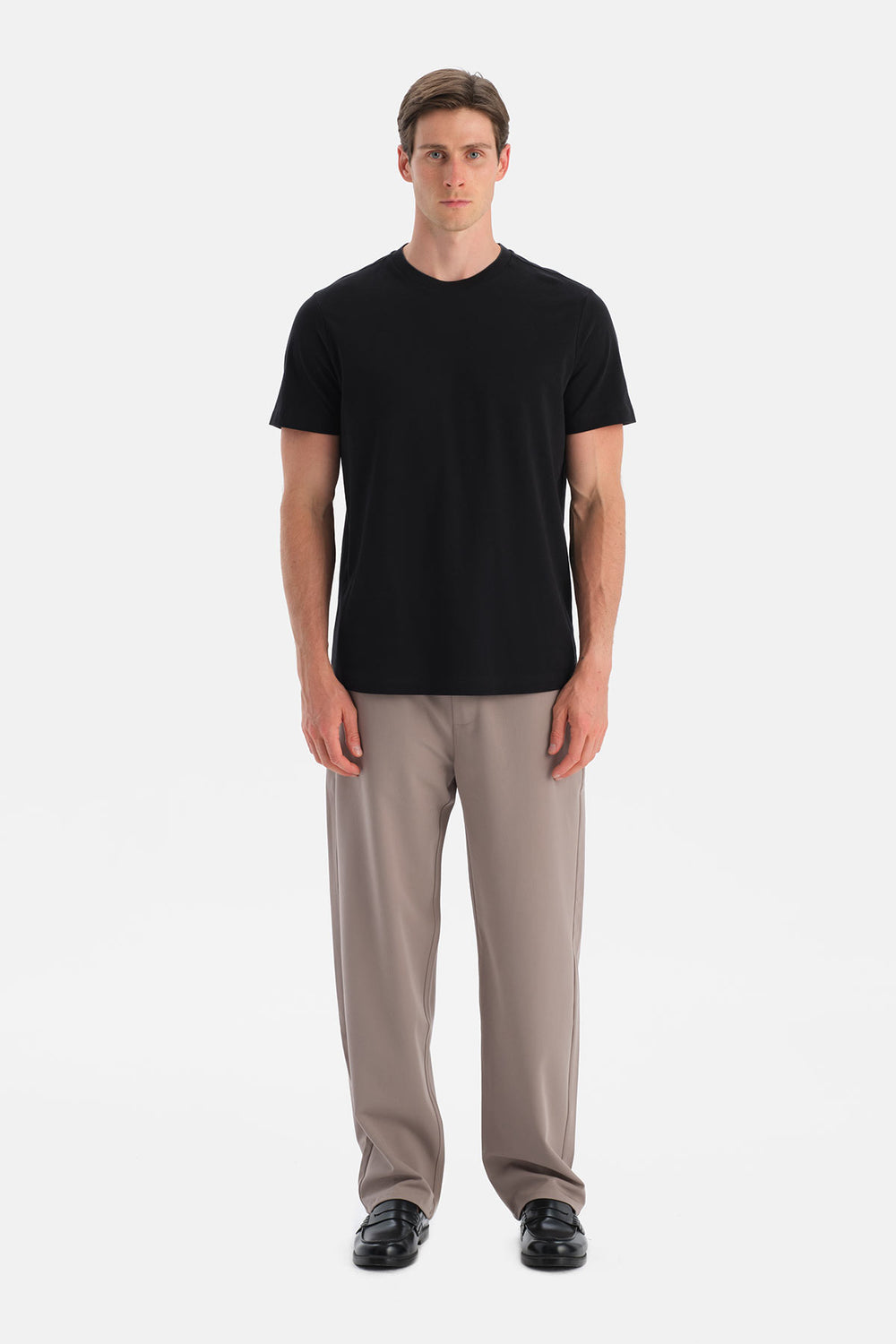 Siyah Yakası Biyeli Kısa Kollu Regular Tişört