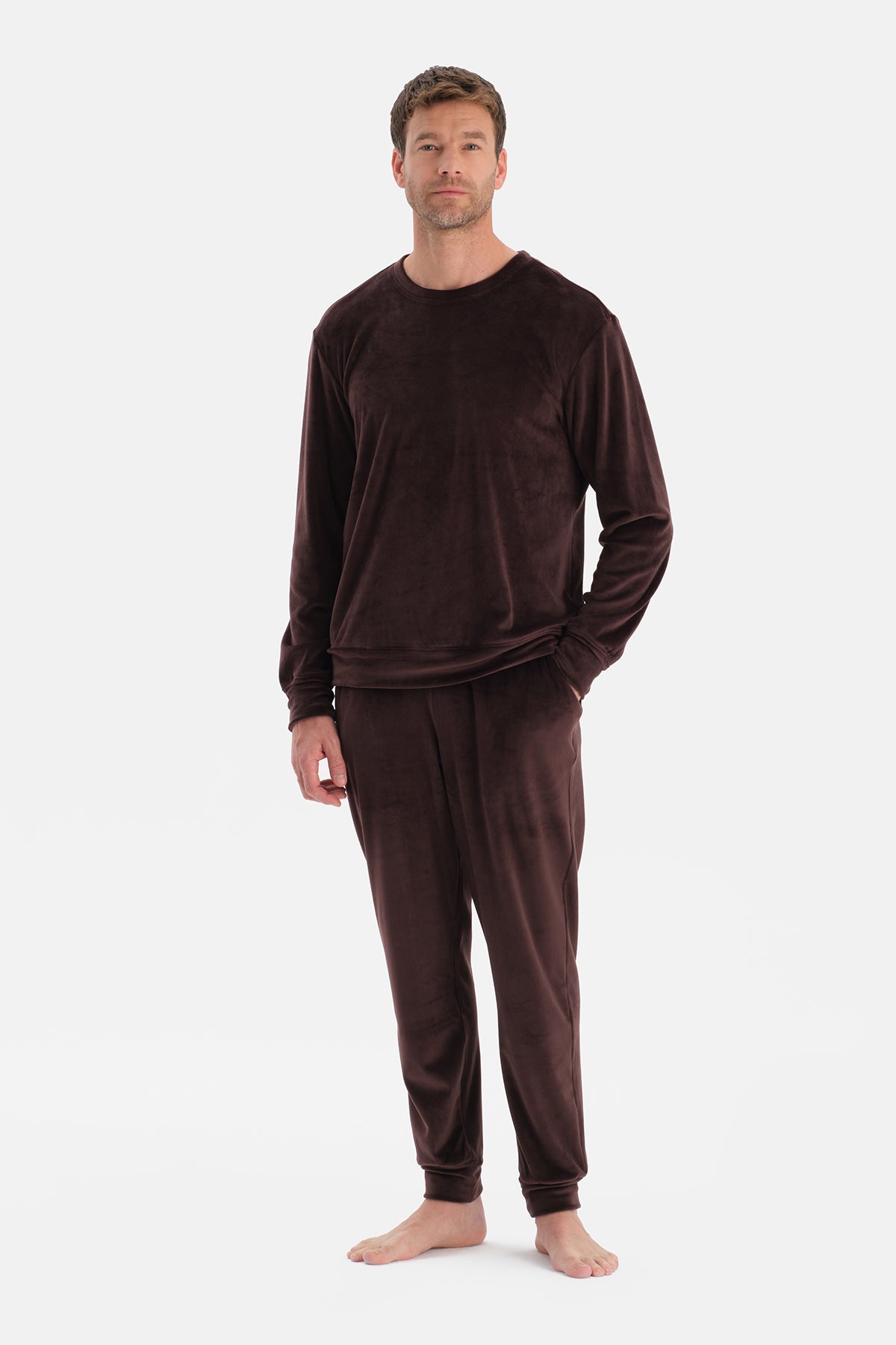 Kahverengi Bisiklet Yaka Uzun Kollu Kadife Tişört Pantolon Pijama Takımı