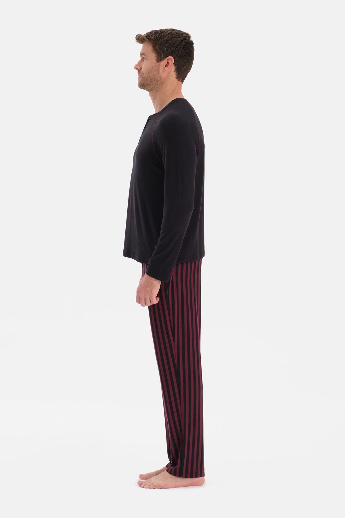 Siyah Dikiş Detaylı Ve Patlı Termal Tişört Pantolon Pijama Takımı