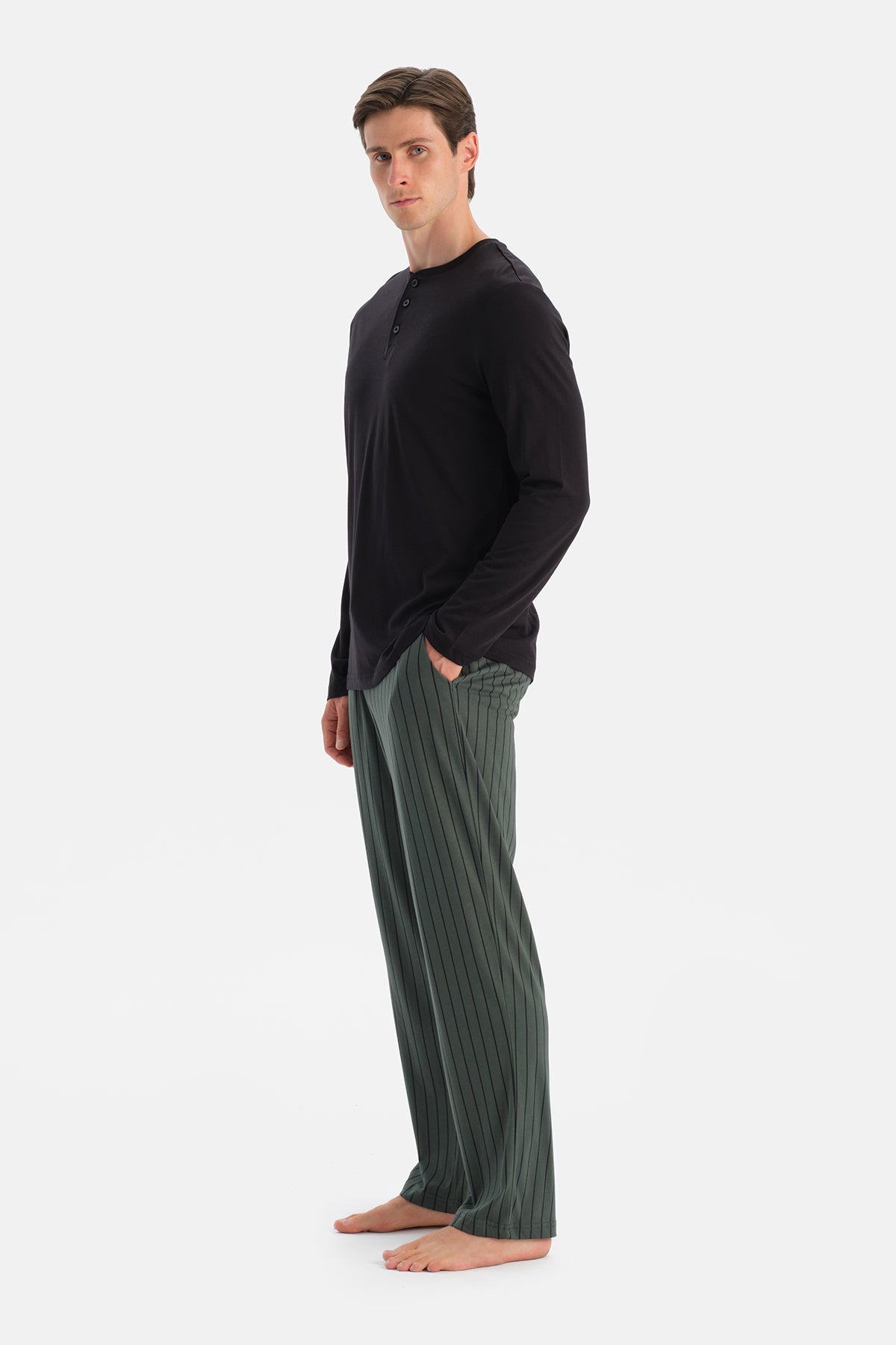 UZUN KOLLU PATLI TİŞÖRT PANTOLON TAKIM