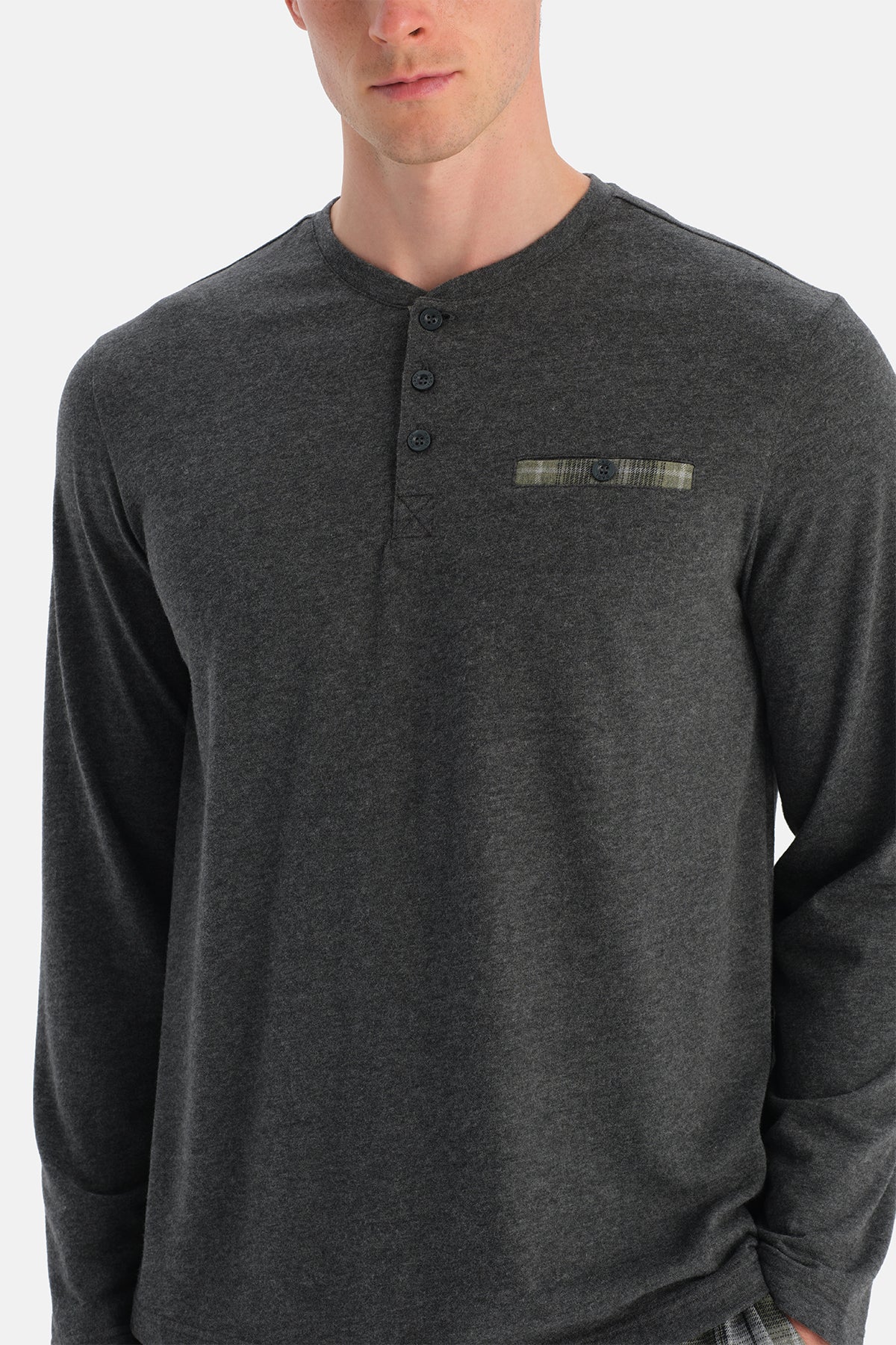 UZUN KOLLU PAT VE CEP DETAYLI TİŞÖRT PANTOLON TAKIM