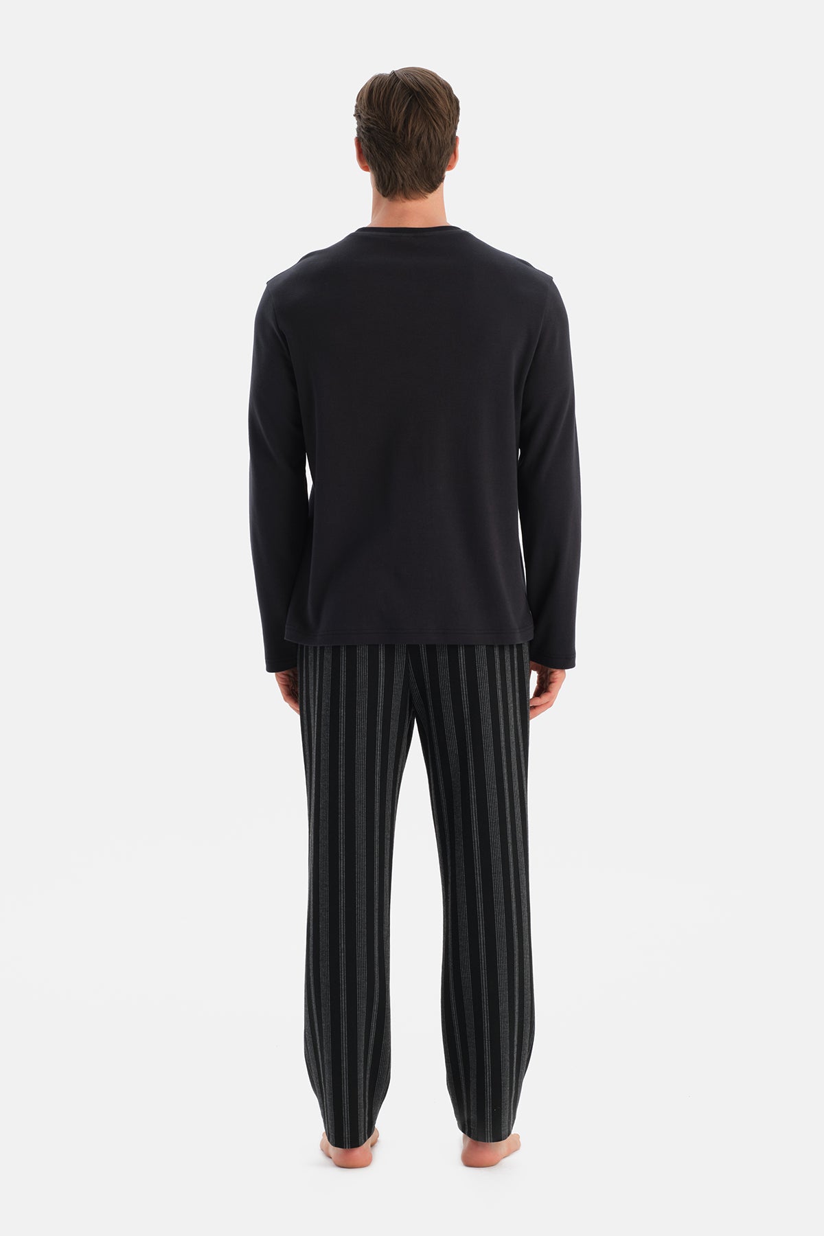 YAKA DETAYLI TİŞÖRT PANTOLON TAKIM