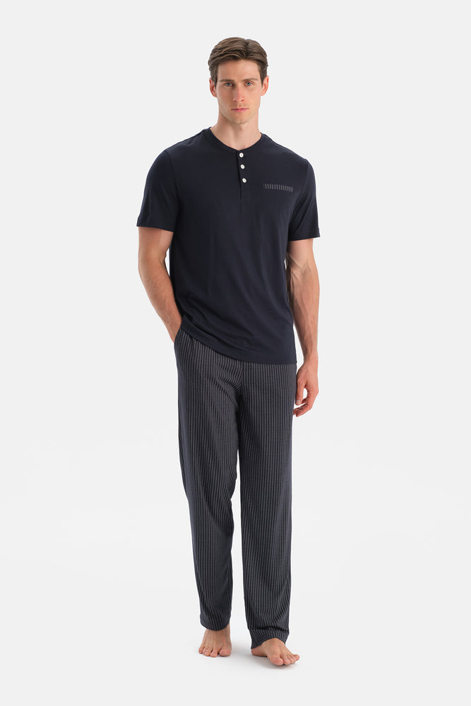 Lacivert Kısa Kollu Pat Ve Cep Detaylı Üçlü Takım