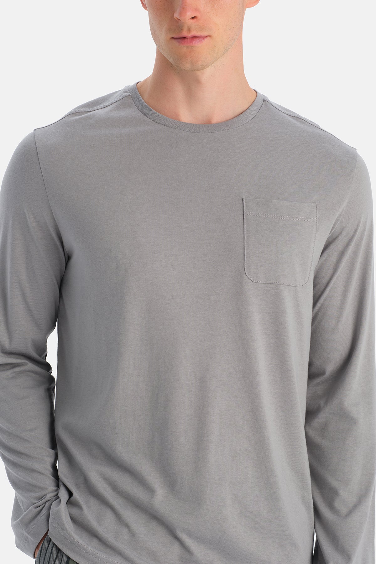 Açık Gri Dikiş Ve Cep Detaylı Tişört Pantolon Takım