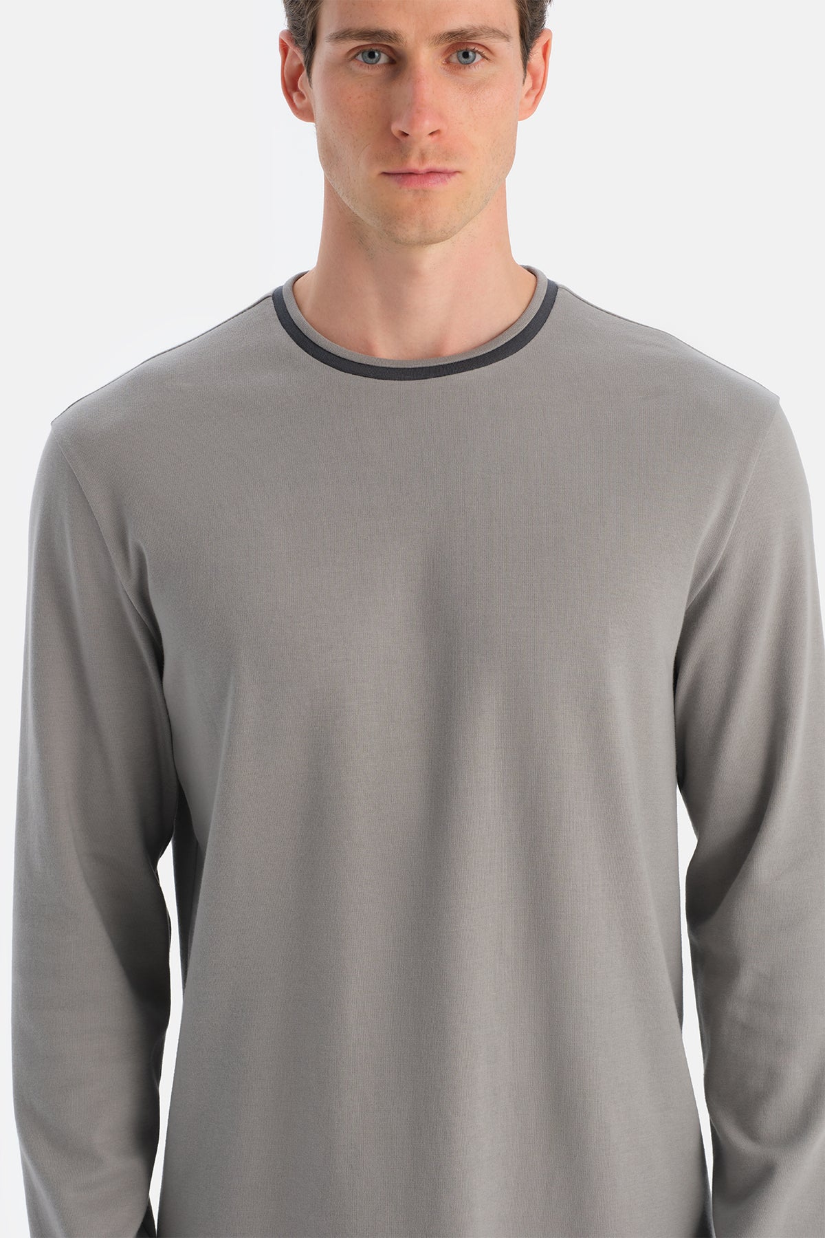 Gri Uzun Kollu Bisiklet Yaka Tişört Pantolon Takım