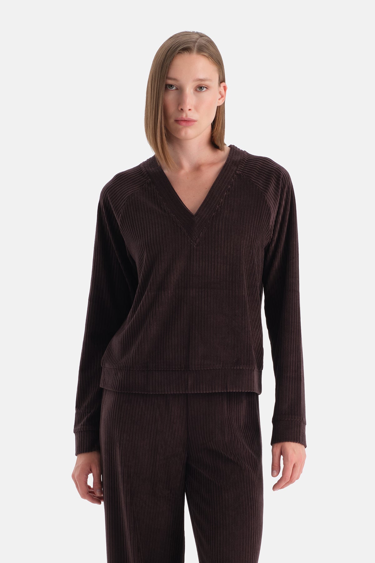 Koyu Kahve V Yaka Uzun Kollu Kadife Sweatshirt