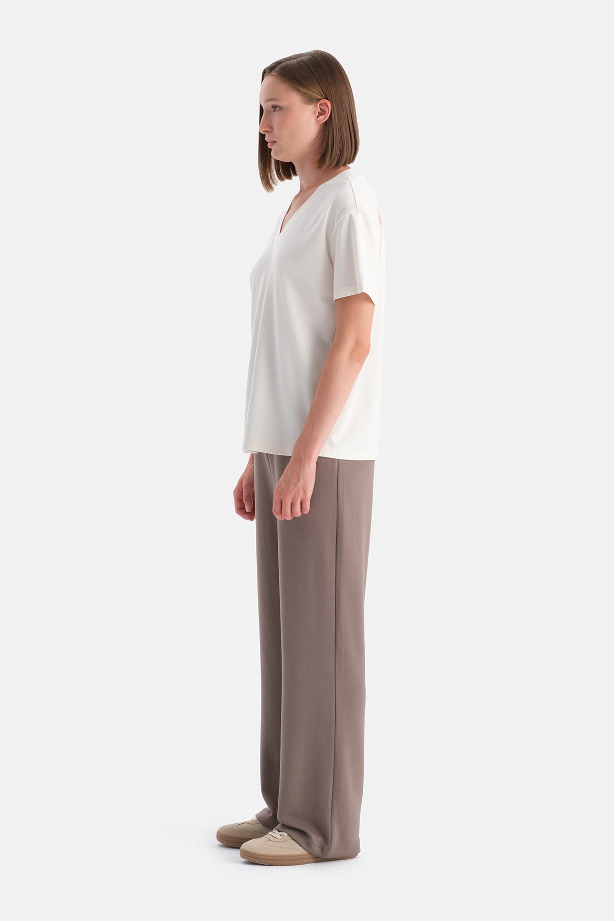 Ekru V Yaka Kısa Kollu Tişört