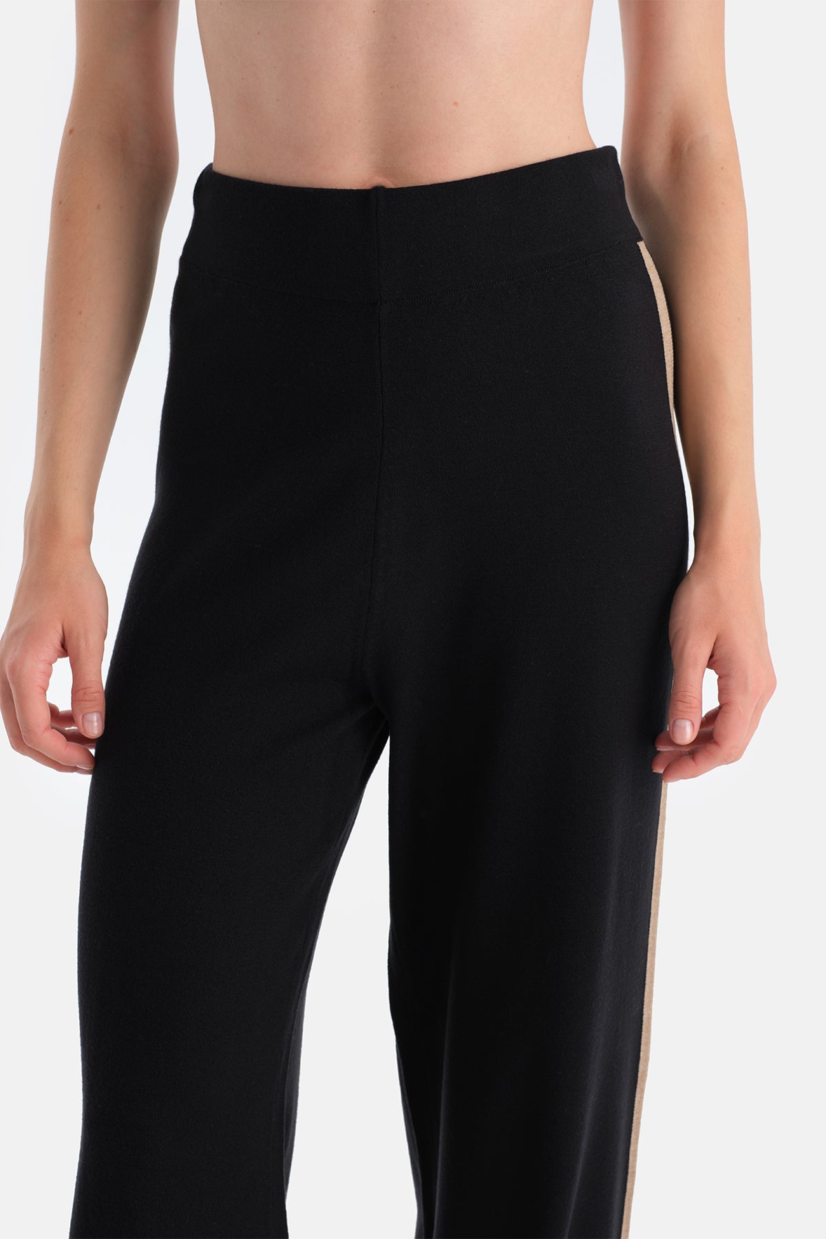 Siyah Travel Biye Detaylı Pantolon