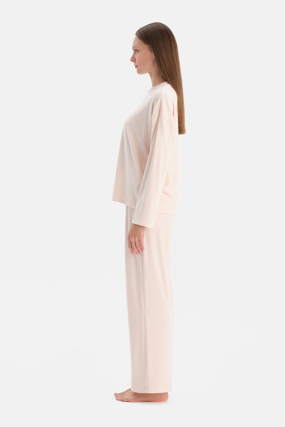 Açık Pembe Nakışlı Kadife Tişört Pantolon Pijama Takımı