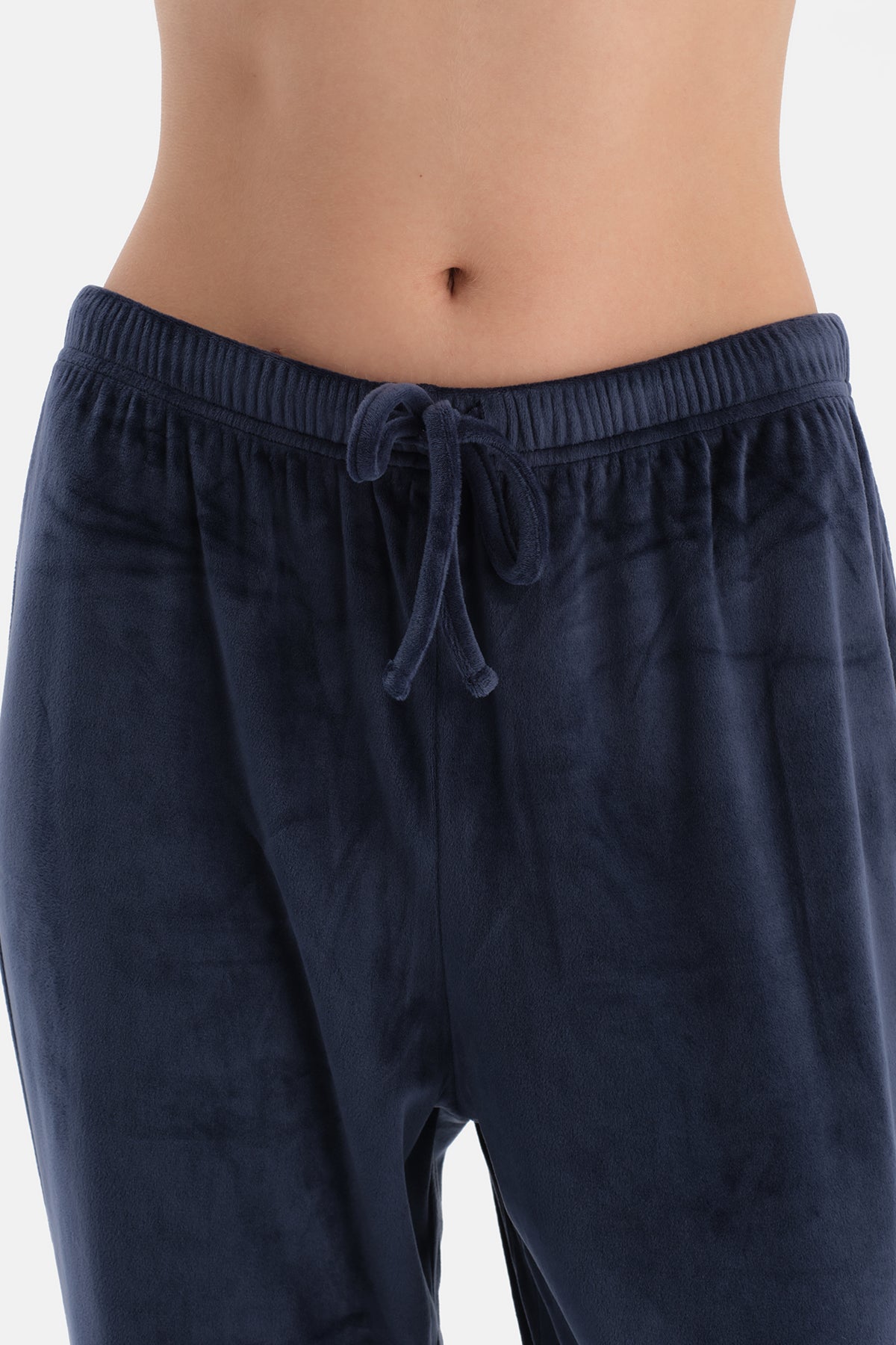 Lacivert Nakış Detaylı Kadife Gömlek Pantolon Pijama Takımı