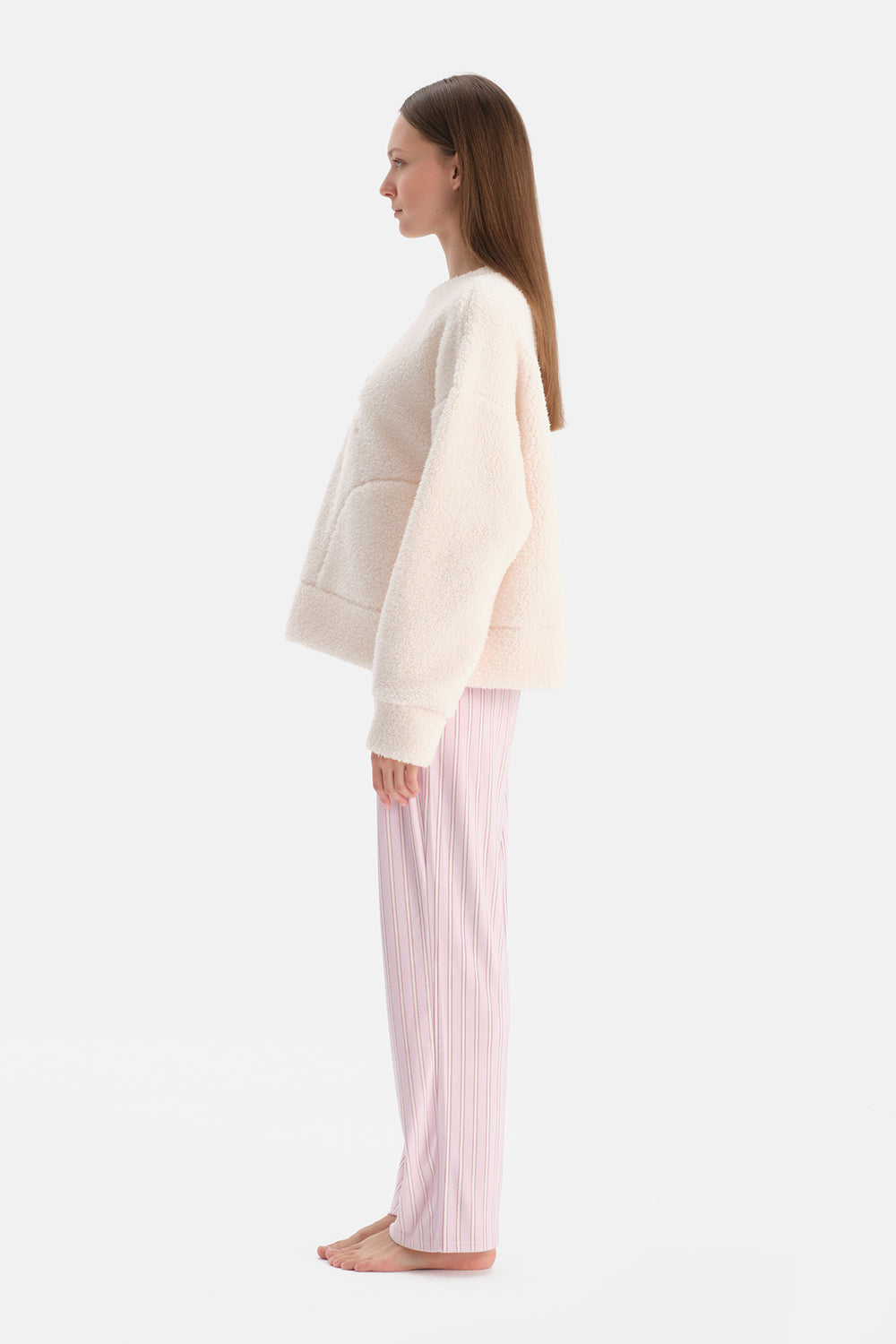 Ekru Nakışlı Polar Tişört Pantolon Pijama Takımı