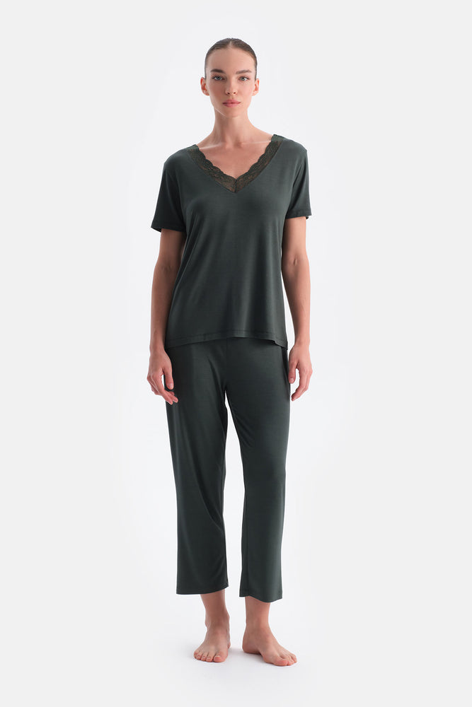 Koyu Yeşil V Yaka Dantel Detaylı Tişört Pantolon Takım