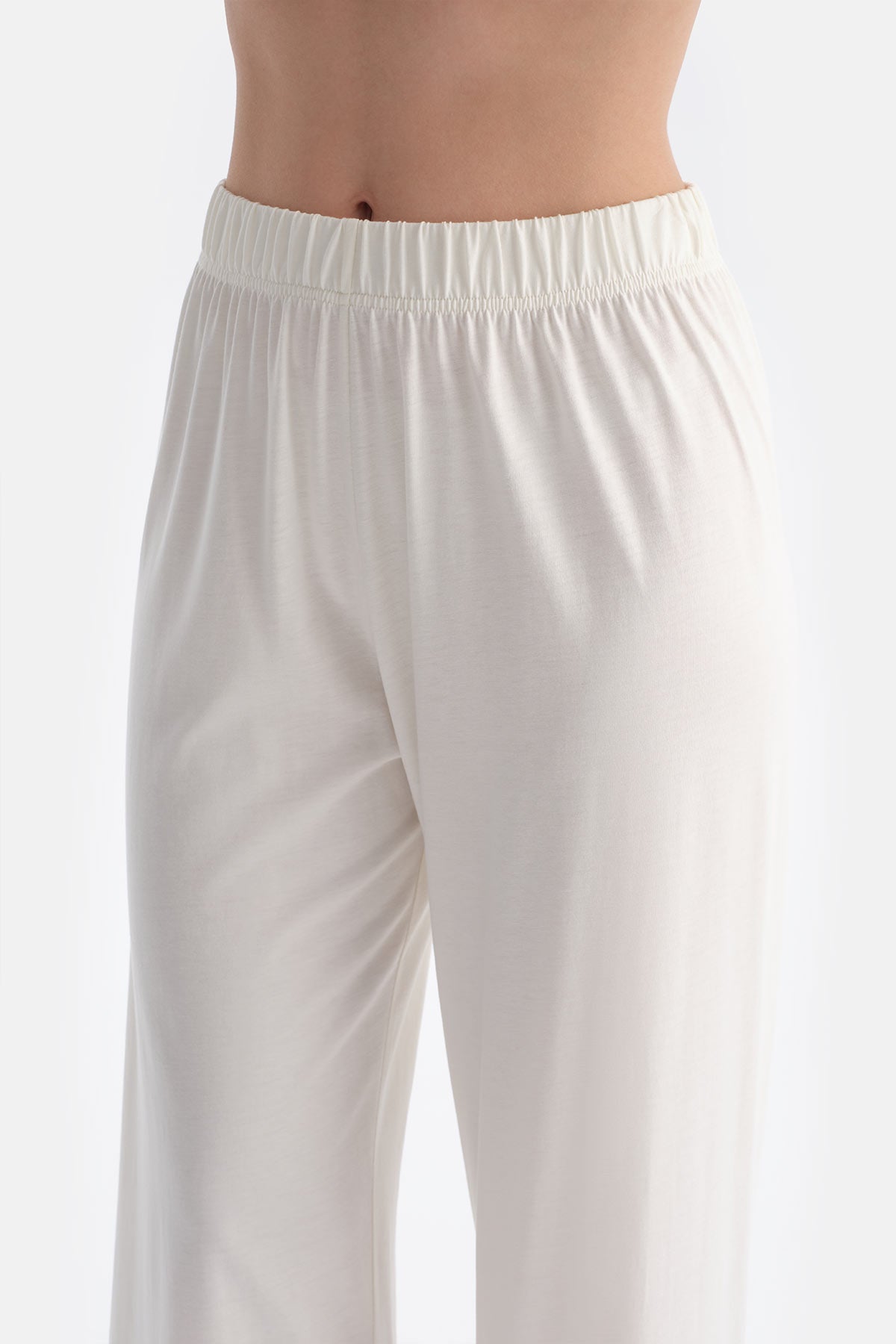 Ekru Saten Detaylı Gömlek Pantolon Takım