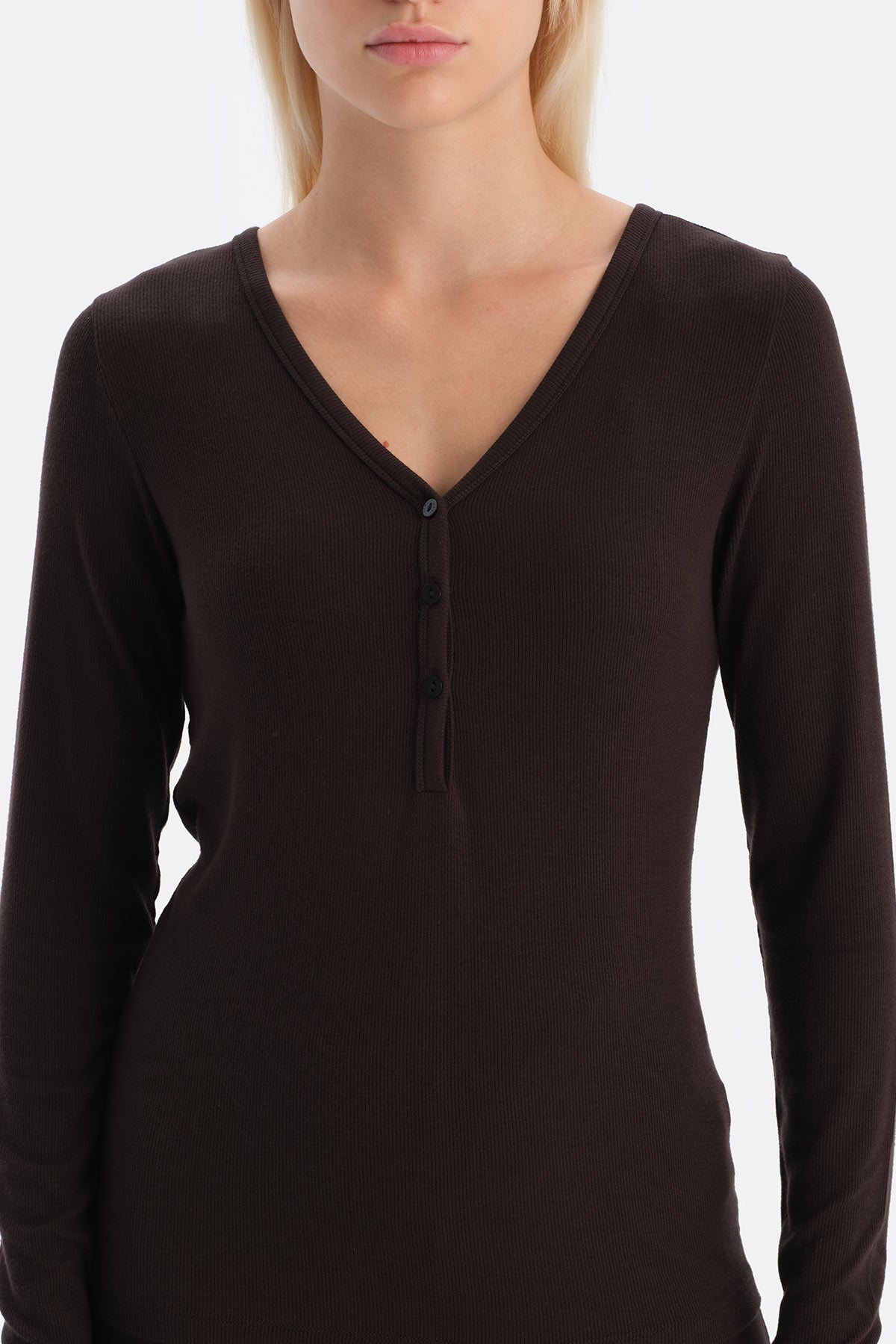 Koyu Kahve V Yaka Kaşkorse Tişört Pantolon Takım