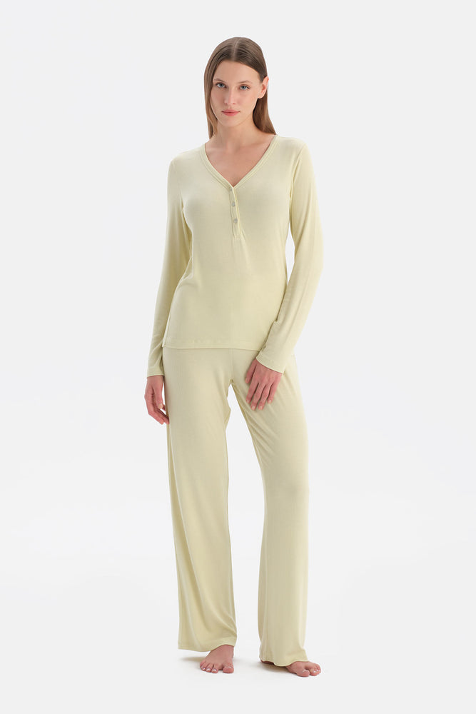 Açık Yeşil V Yaka Kaşkorse Tişört Pantolon Takım