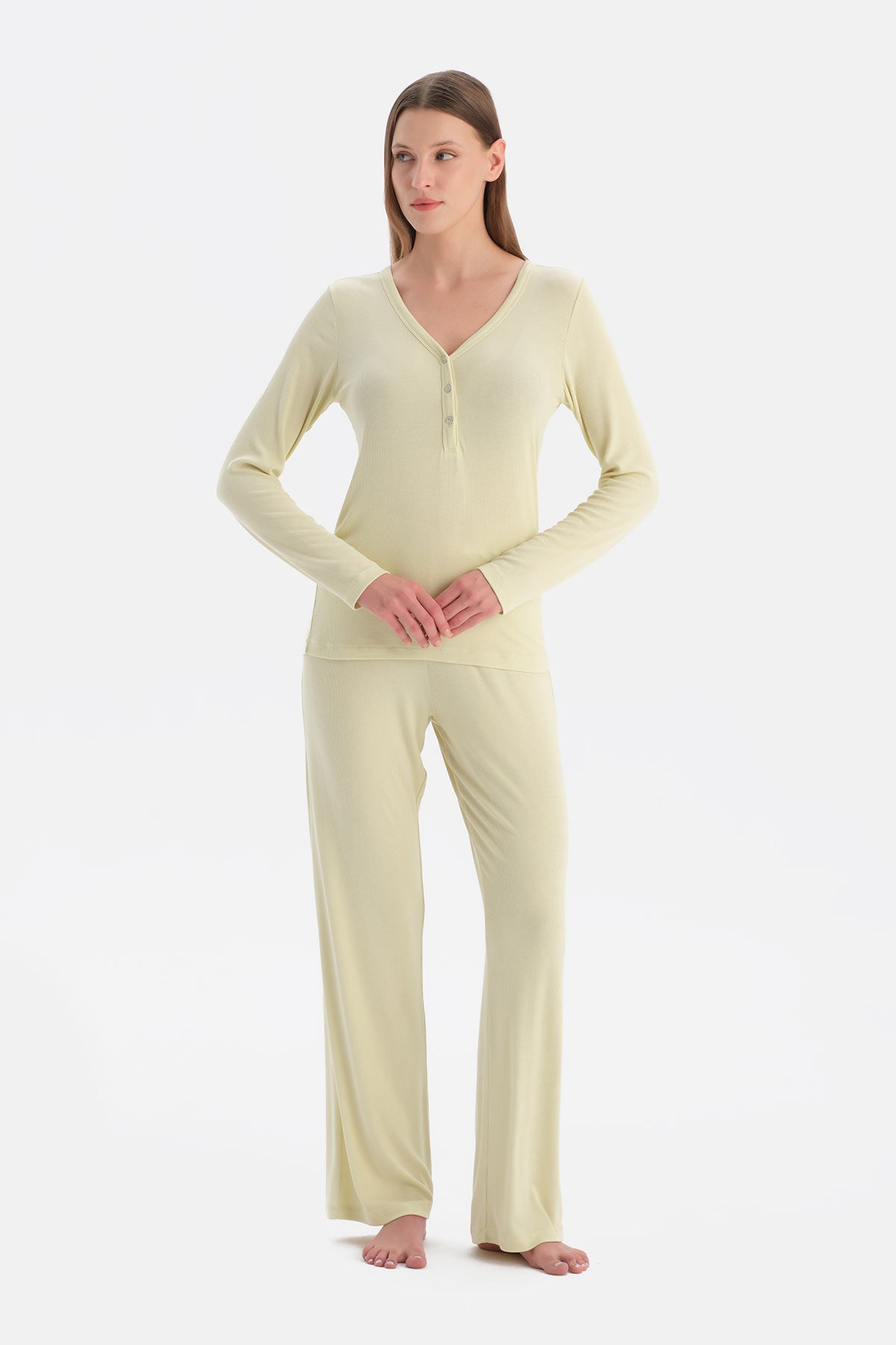 Açık Yeşil V Yaka Kaşkorse Tişört Pantolon Takım