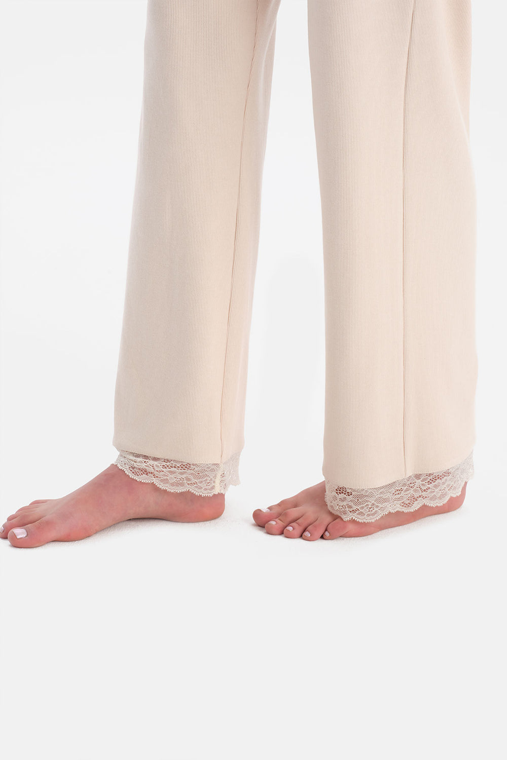 Ekru Dantelli Kaşkorse Tişört Pantolon Takım