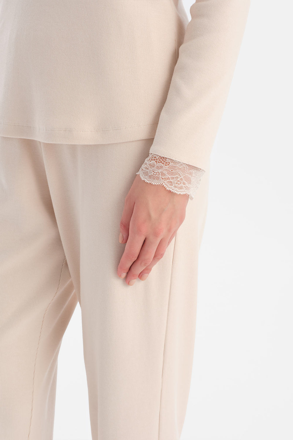 Ekru Dantelli Kaşkorse Tişört Pantolon Takım