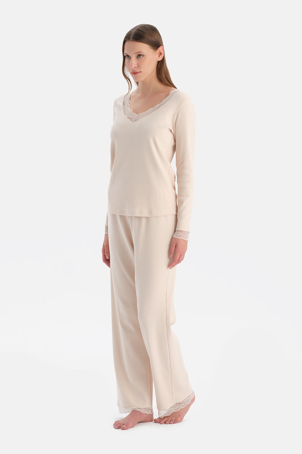 Ekru Dantelli Kaşkorse Tişört Pantolon Takım