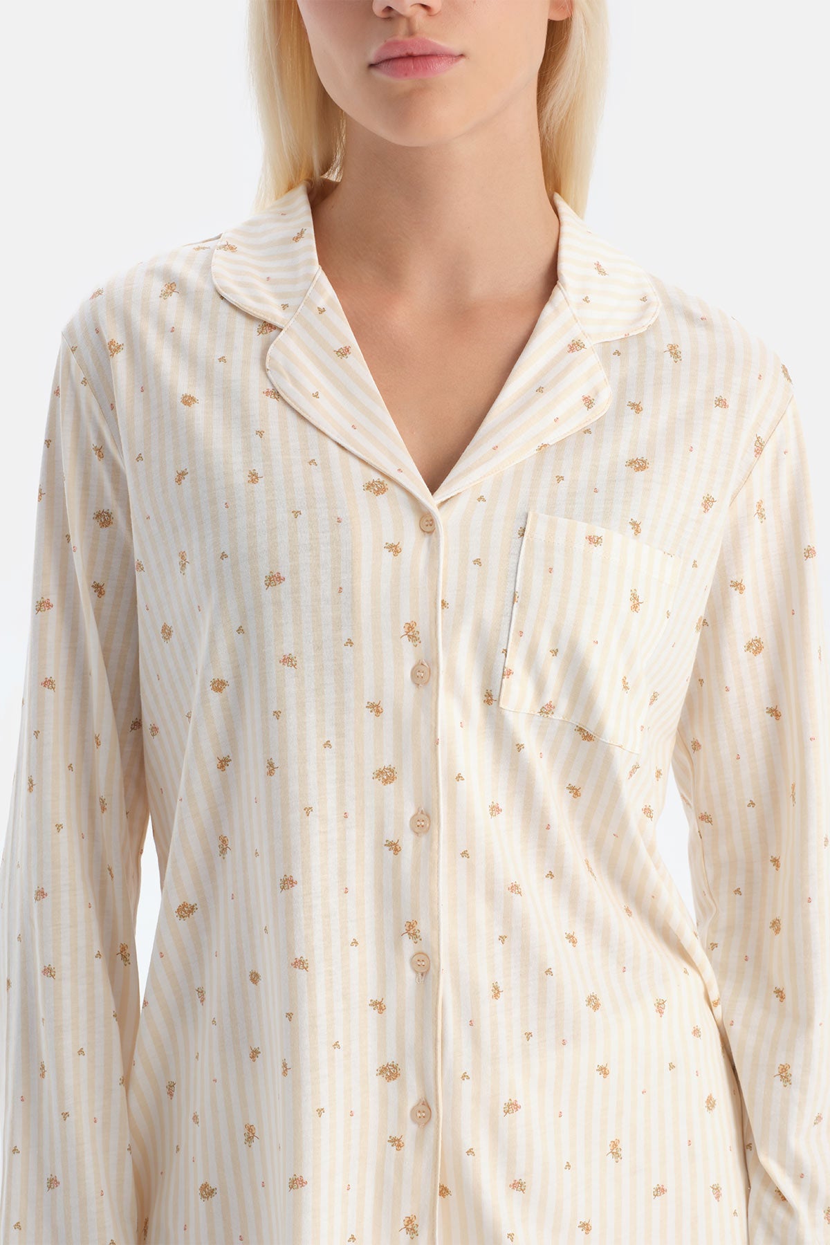 Ekru Çiçek Desenli Gömlek Pantolon Takım