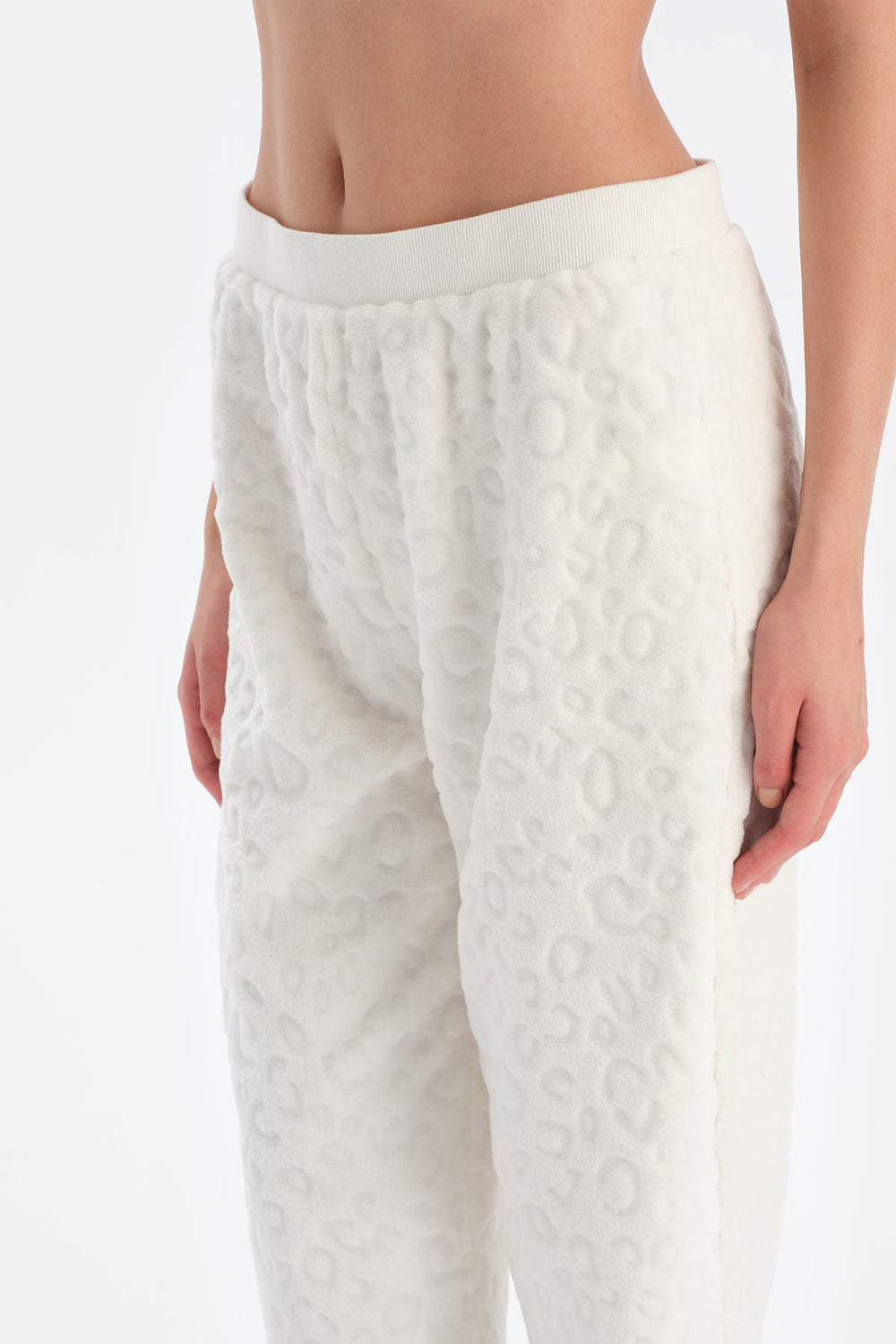 Ekru Leopar Desenli Kadife Tişört Pantolon Takım