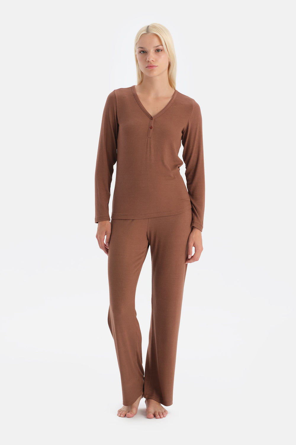 Sütlü Kahve V Yaka Kaşkorse Tişört Pantolon Takım