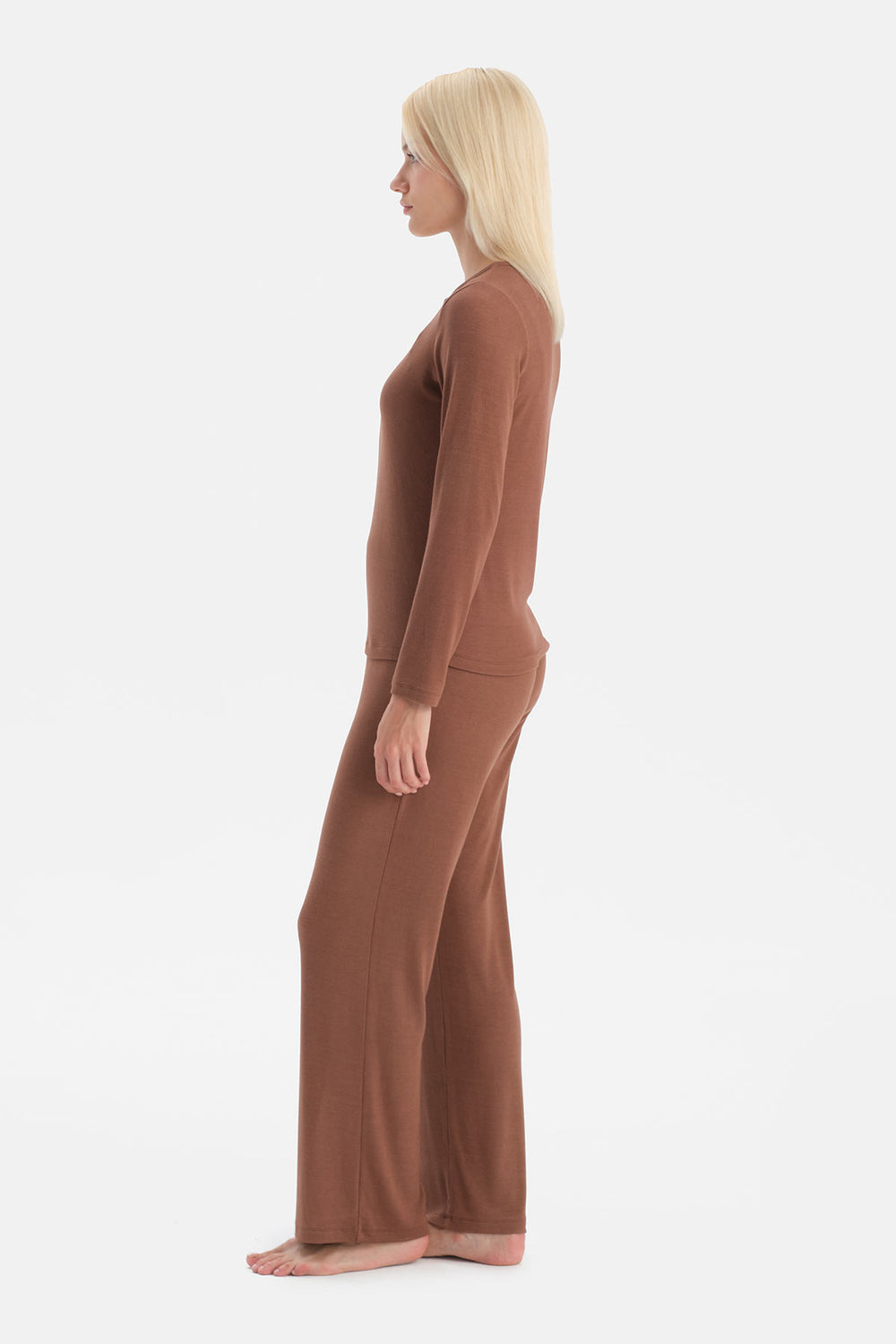 Sütlü Kahve V Yaka Kaşkorse Tişört Pantolon Takım