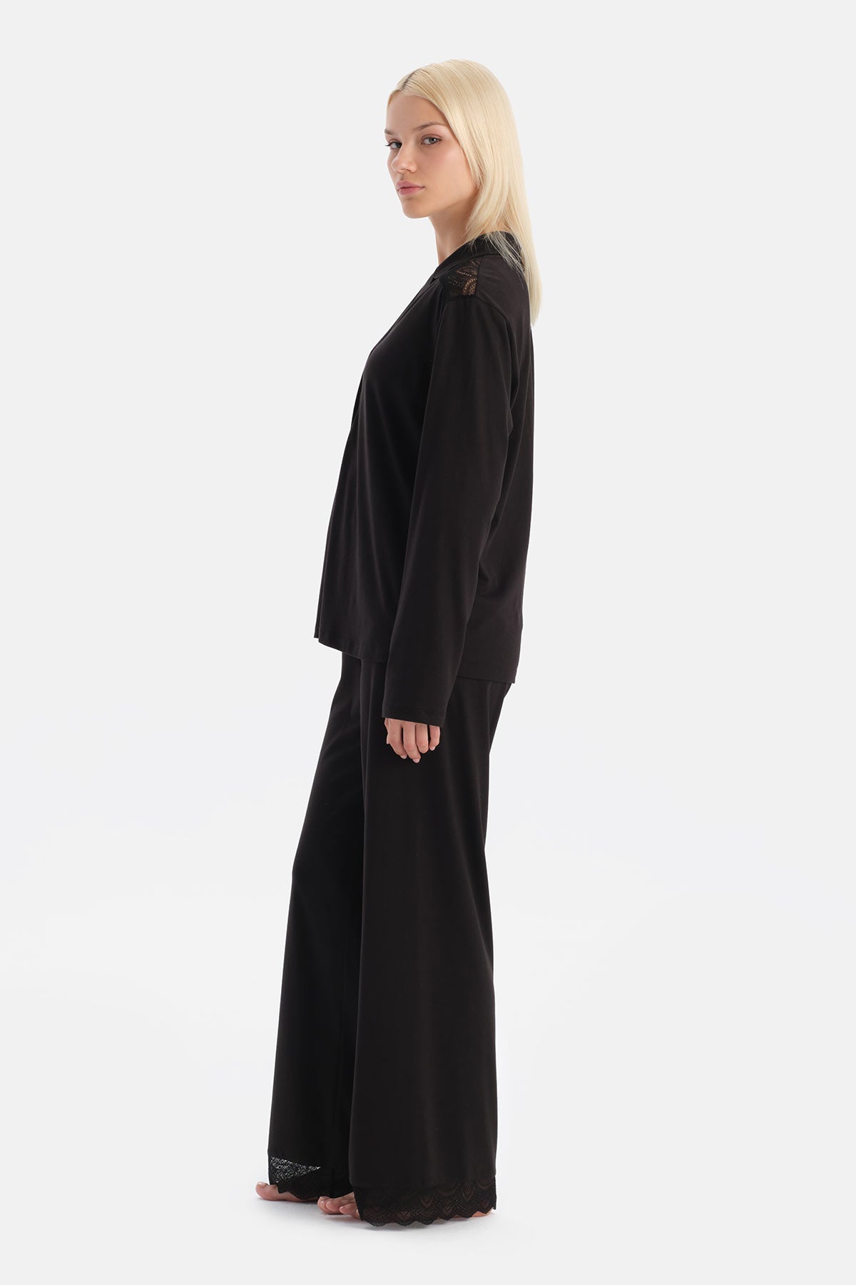 Siyah Dantel Detaylı Gömlek Pantolon Takım