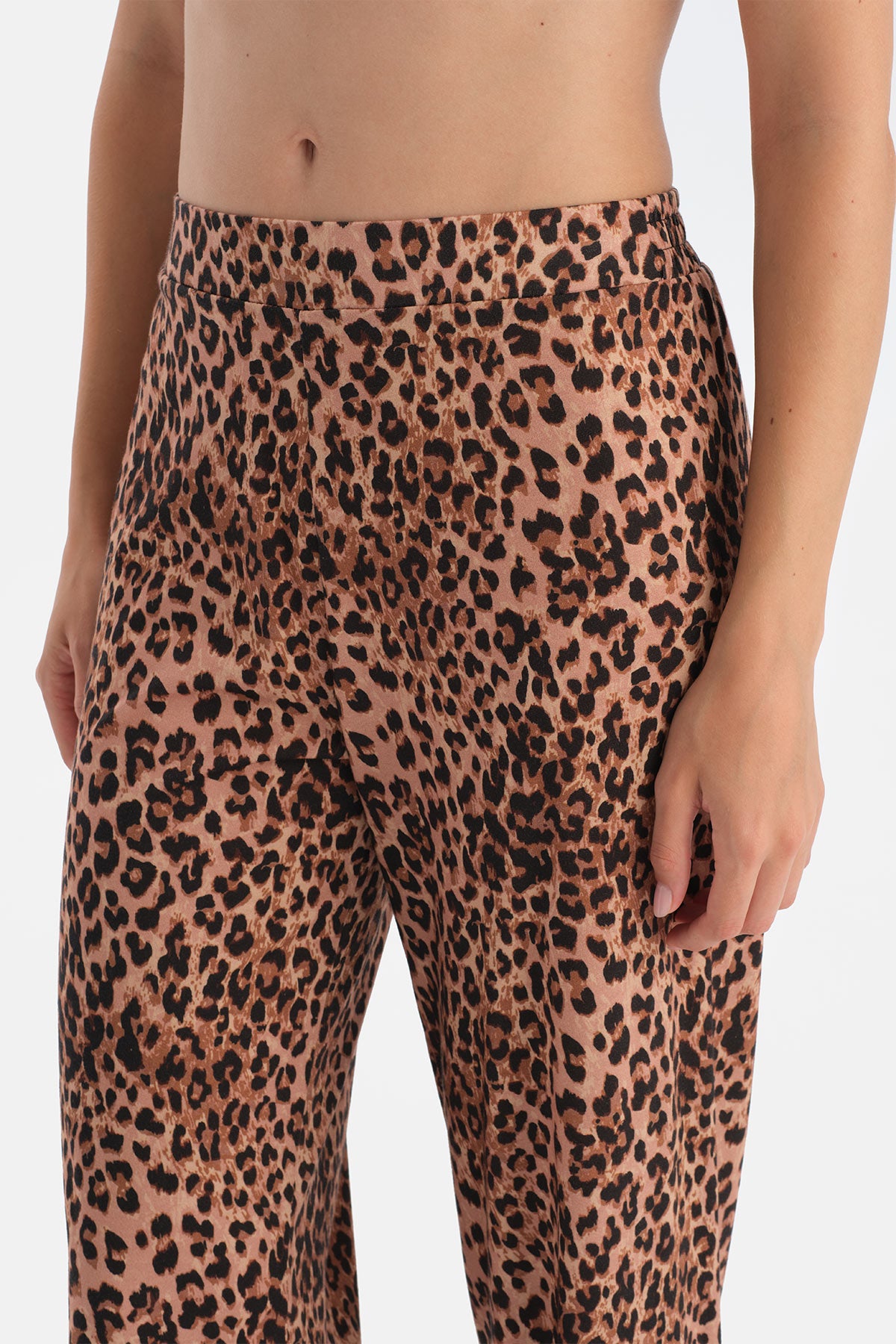 Koyu Kahve Leopar Desenli Gömlek Pantolon Takım