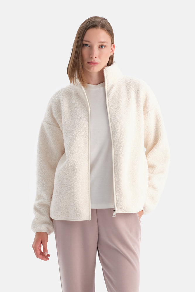 Ekru Kadın Ön Cepli Çıtçıtlı Mont