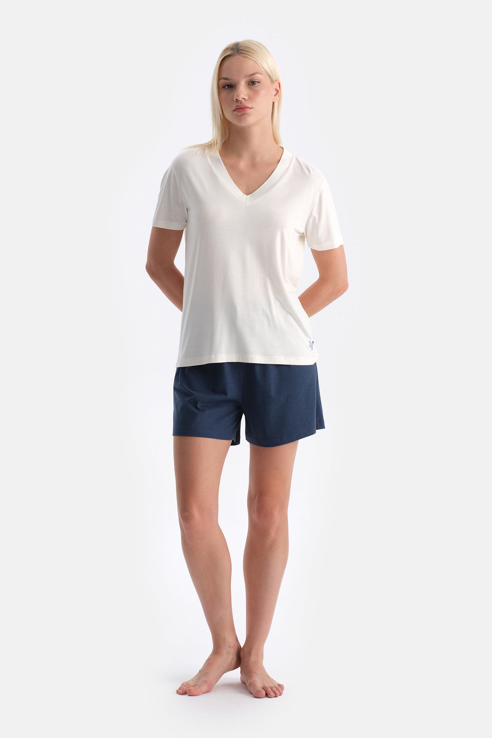 Ekru V Yaka Kısa Kollu Şort Takım
