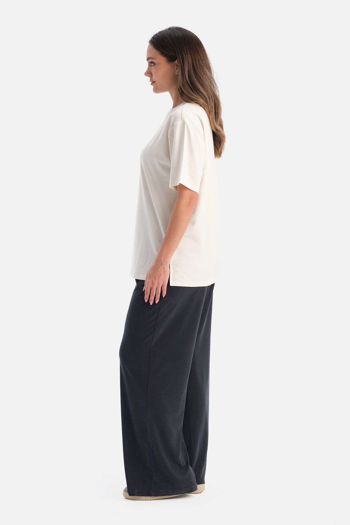 Beyaz Bisiklet Yaka Oversize Tişört