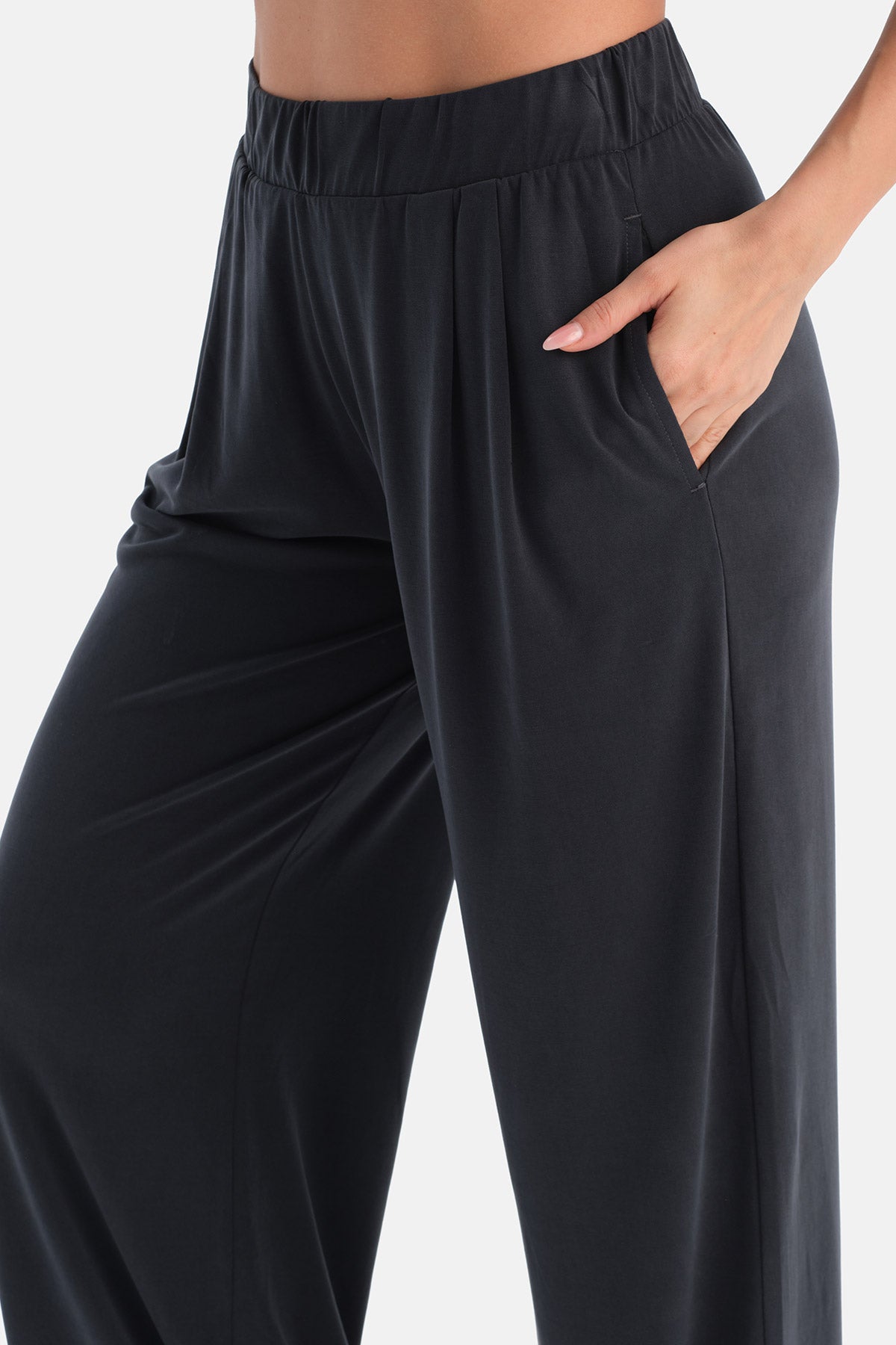 Siyah Bol Paça Beli Büzgülü Modal Pantolon