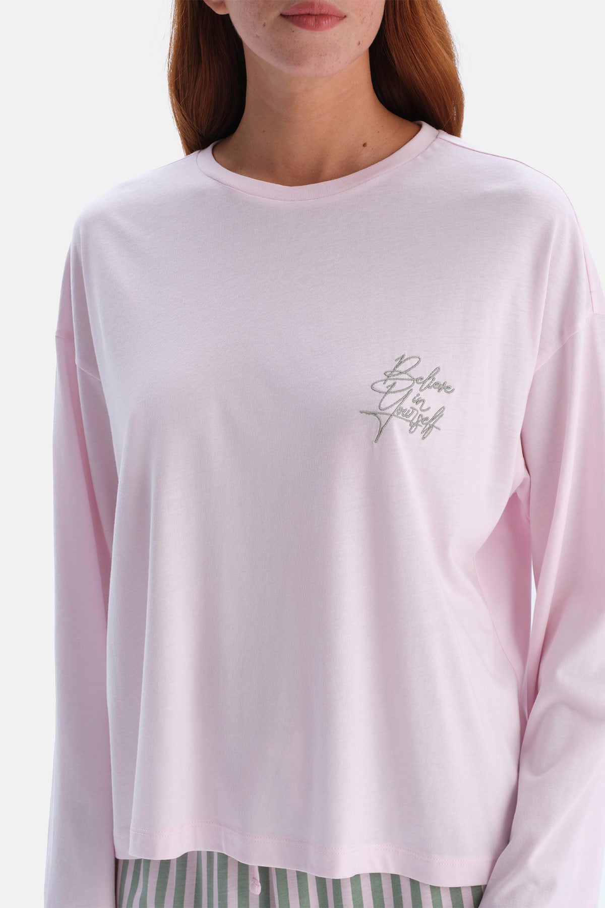 Pembe Slogan Detaylı Uzun Kollu Tişört Çizgili Pantolon Takım