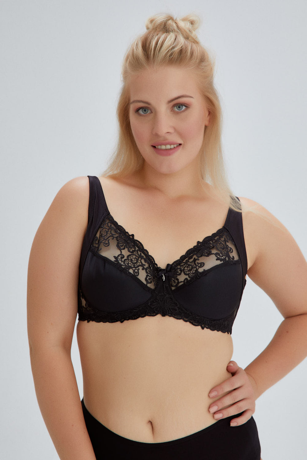 BLACK BRA