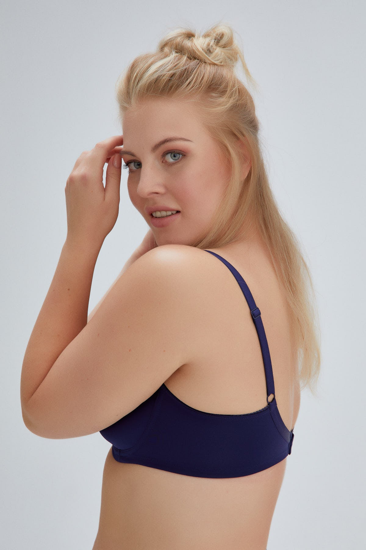 NAVY BRA