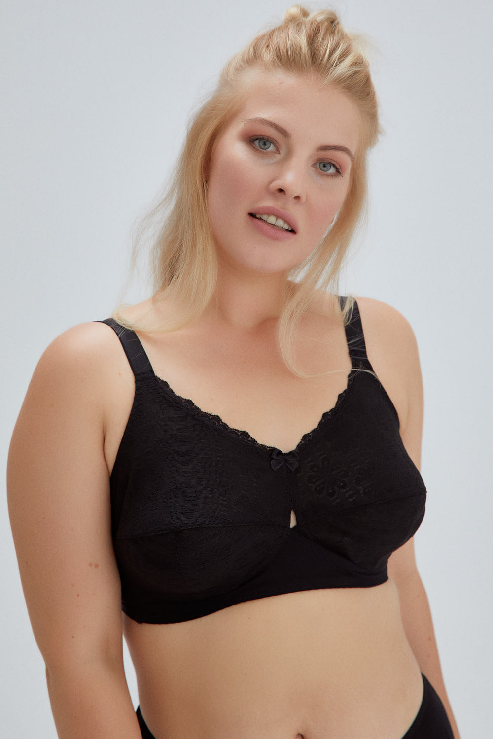 BLACK BRA