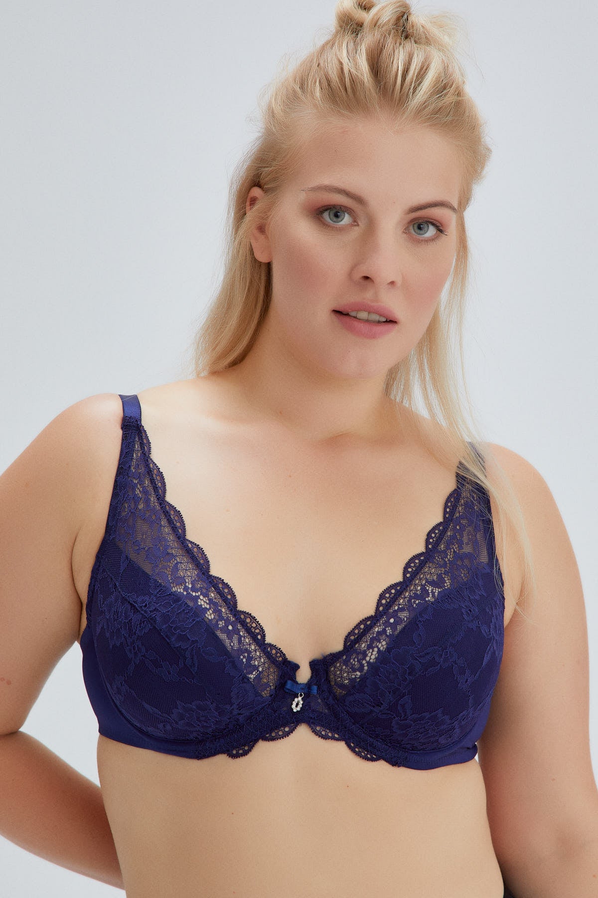 NAVY BRA