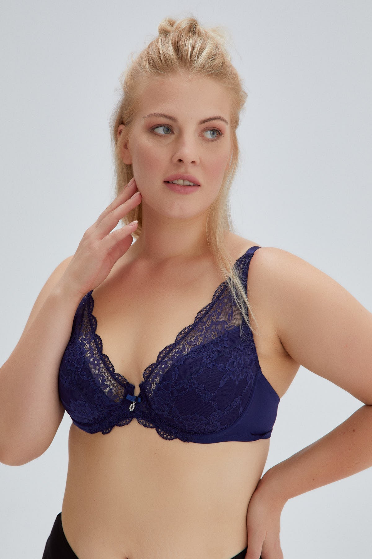 NAVY BRA