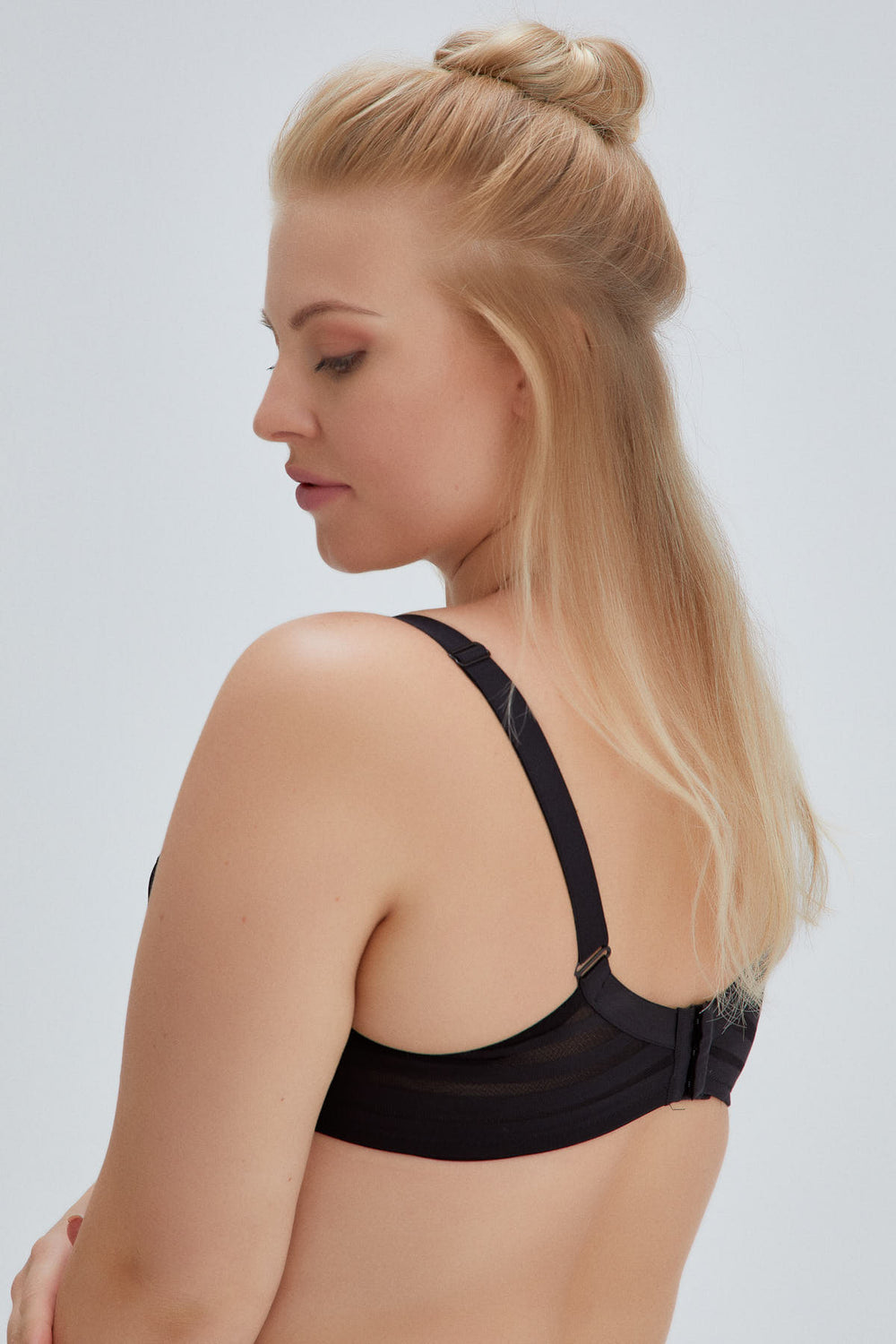 BLACK BRA