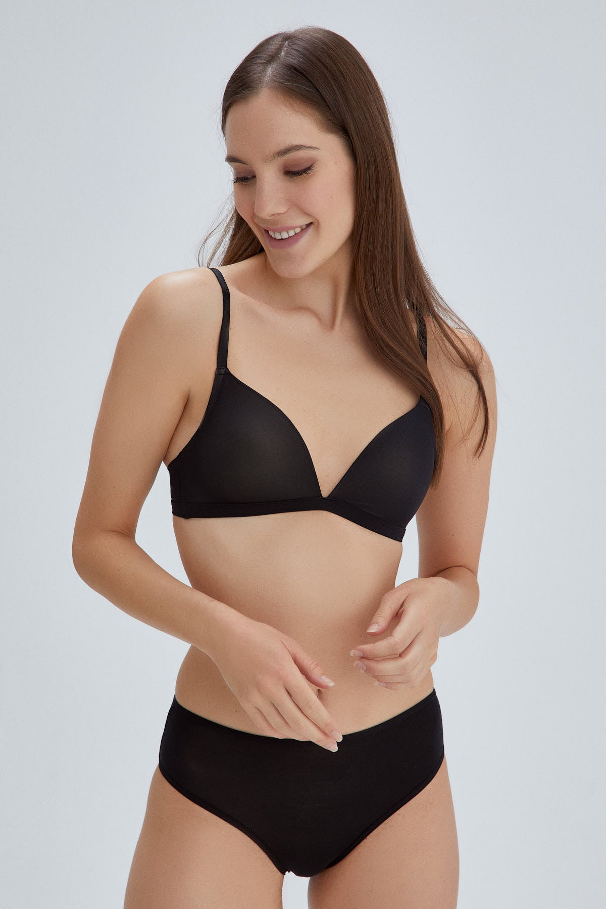 BLACK BRA