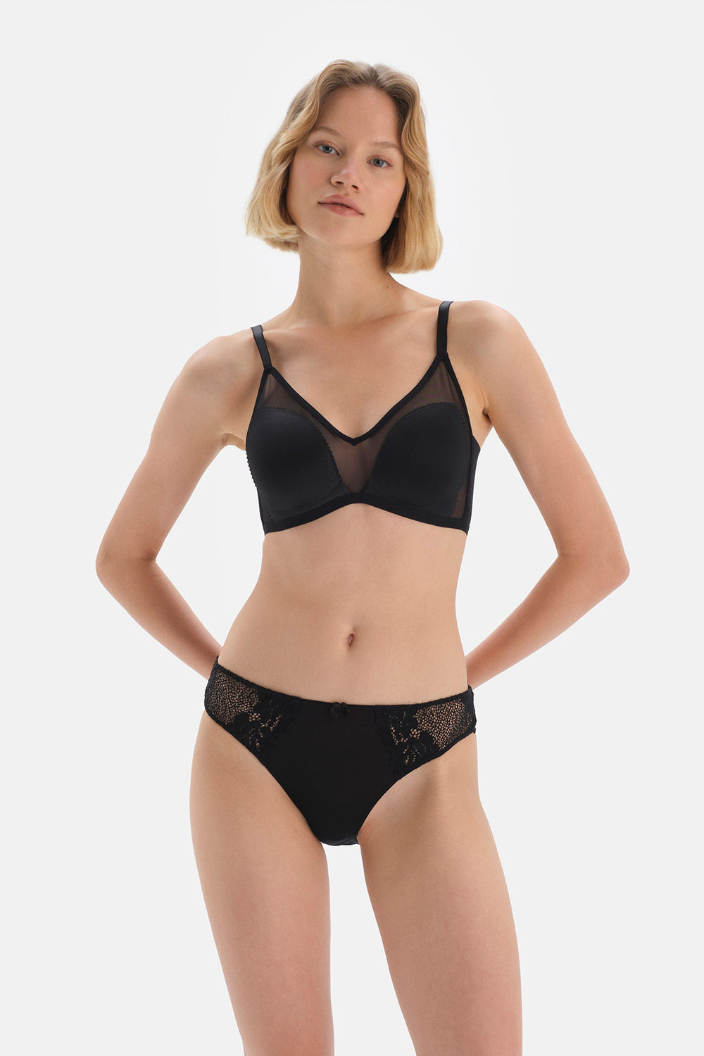 BLACK BRA