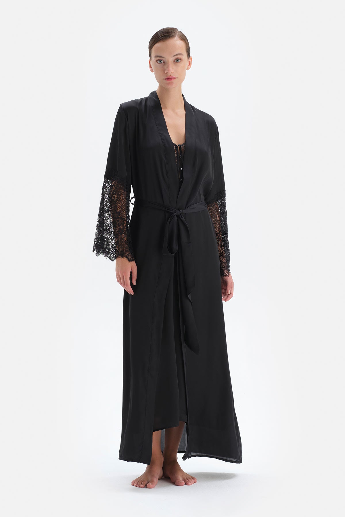 BLACK ROBE